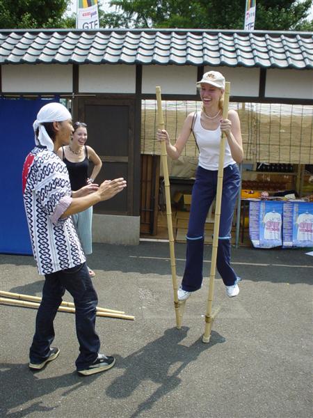 Lisa_on_stilts