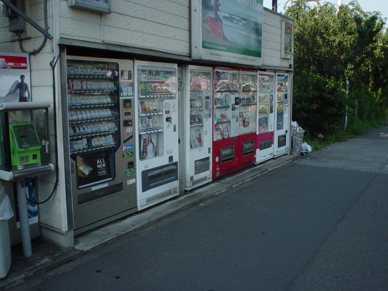 row_of_6_vending_machines