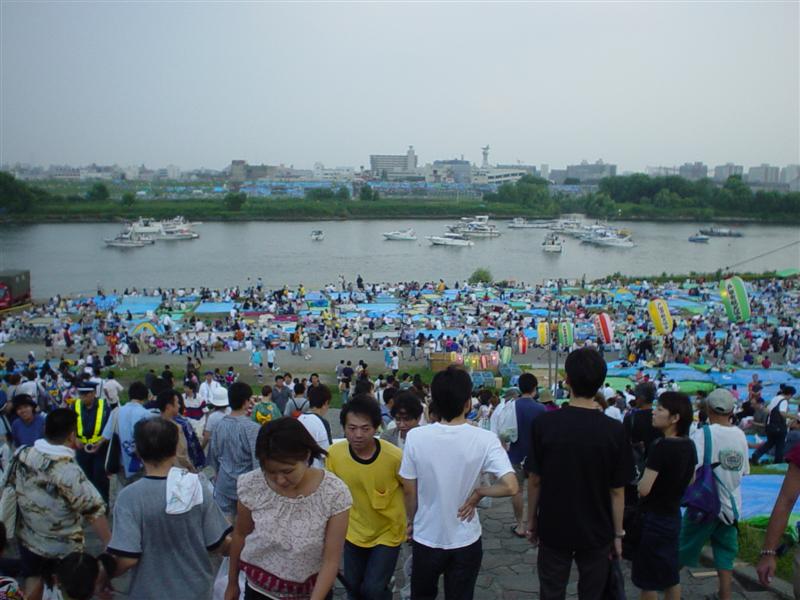 Crowd_gathering