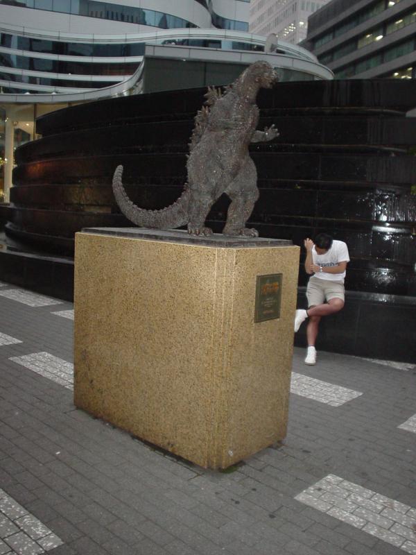 godzilla_statue_portrait