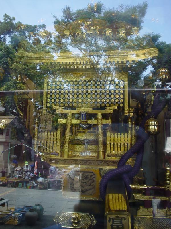 large_gold_object_002